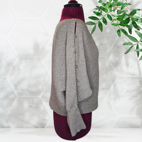 Jennifer Lopez Scoop Neck Heather Gray Peekaboo Button-Detail Ribbed Sweater XL - Picture 6 of 12